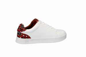 Chaussure blanche et rouge de profil