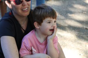 Photographie événementielle Cholet des visiteurs partageant un moment convivial