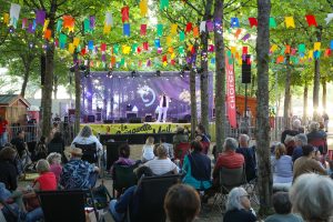 Archives et reportage visuel Cholet montrant la Guinguette du Mail et l’ambiance conviviale